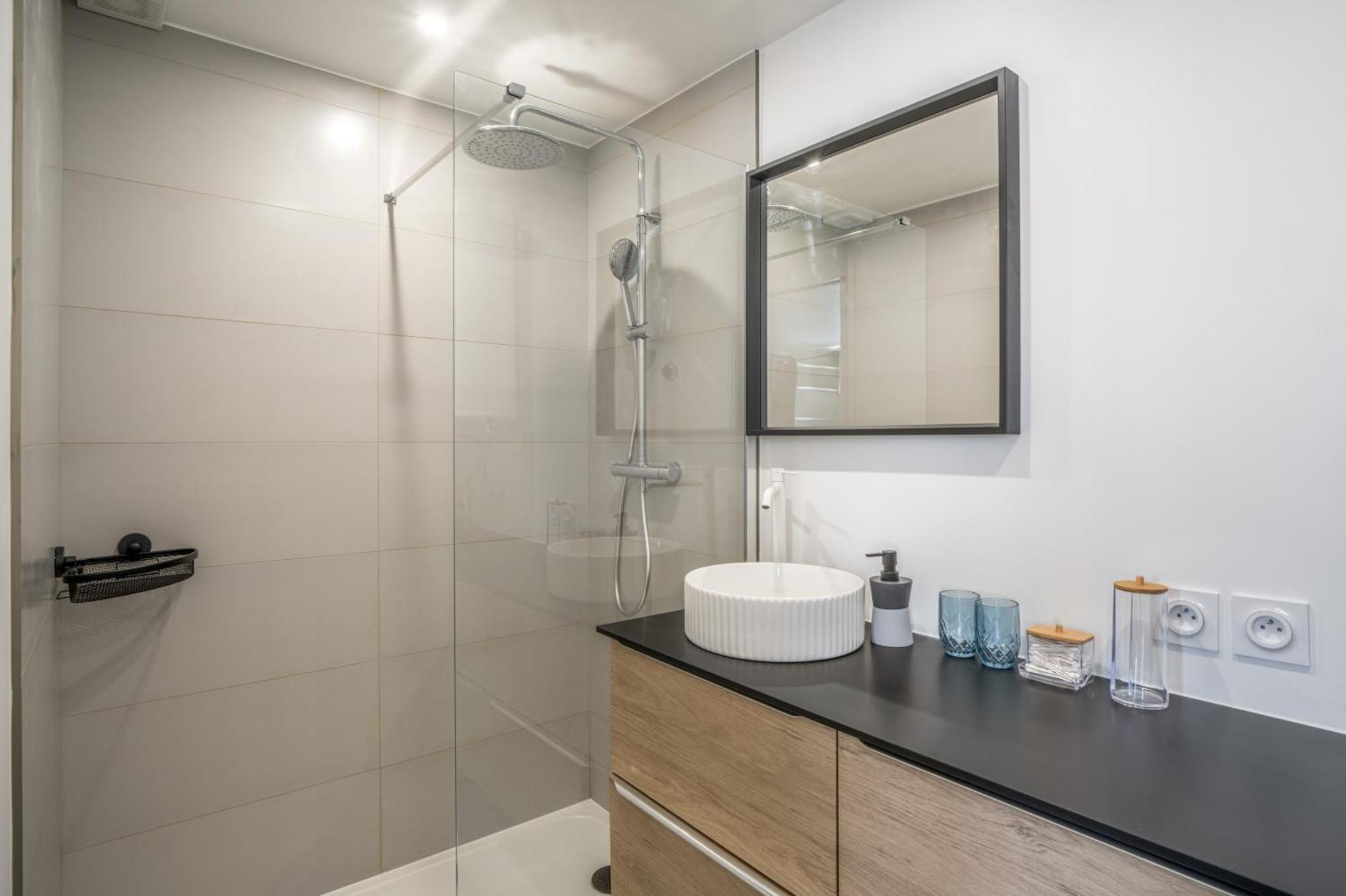 Le Versailles Soleil Classe 3 Etoiles Charme & Vue Chapelle Royale Екстериор снимка