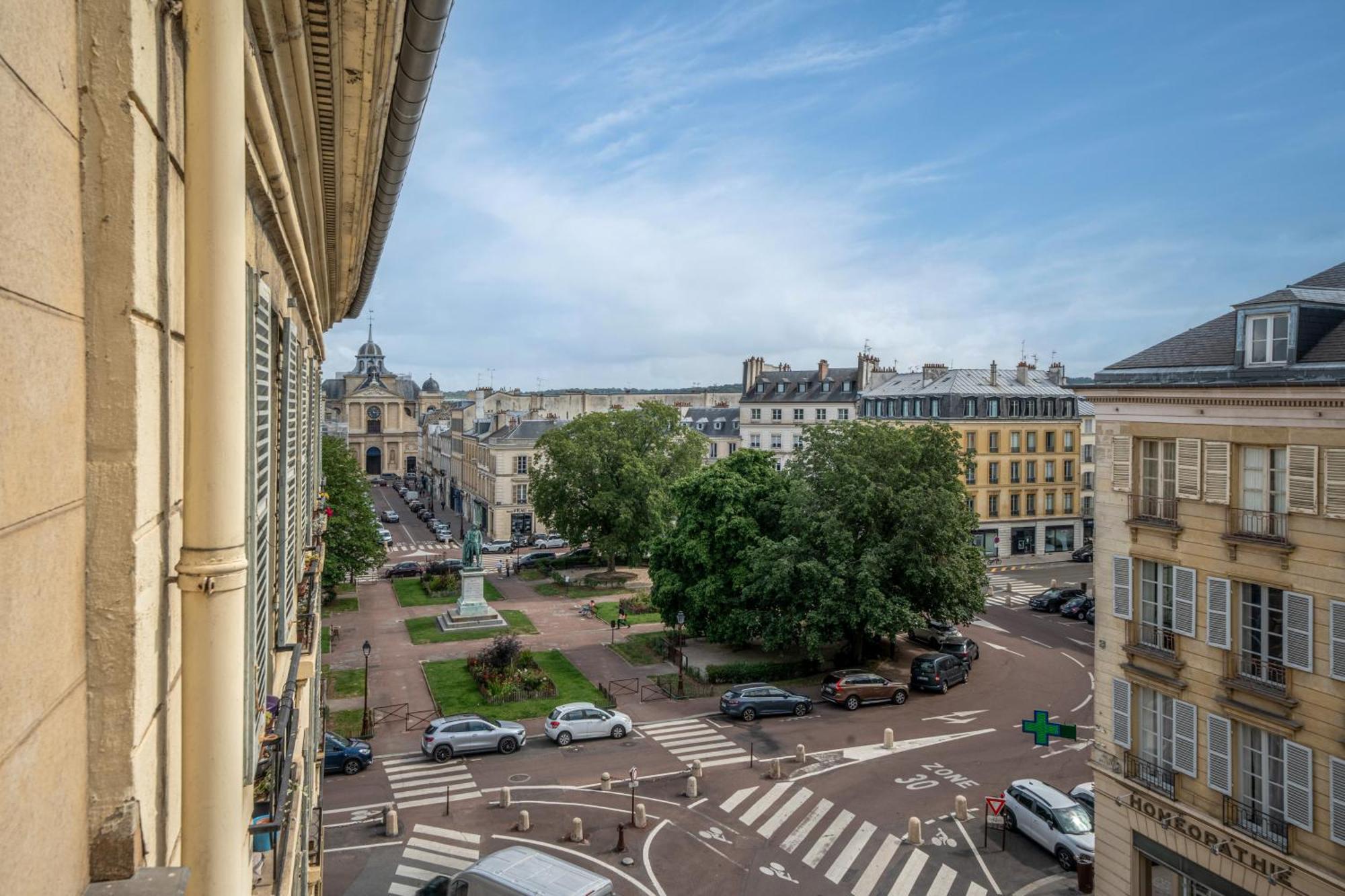 Le Versailles Soleil Classe 3 Etoiles Charme & Vue Chapelle Royale Екстериор снимка