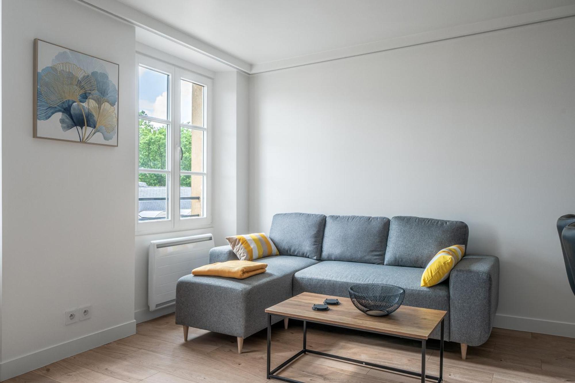Le Versailles Soleil Classe 3 Etoiles Charme & Vue Chapelle Royale Екстериор снимка